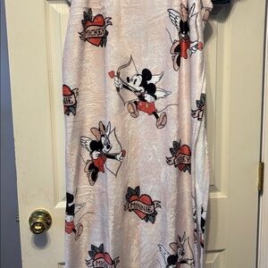 NEW Mickey & Minnie Valentine’s Throw Blanket